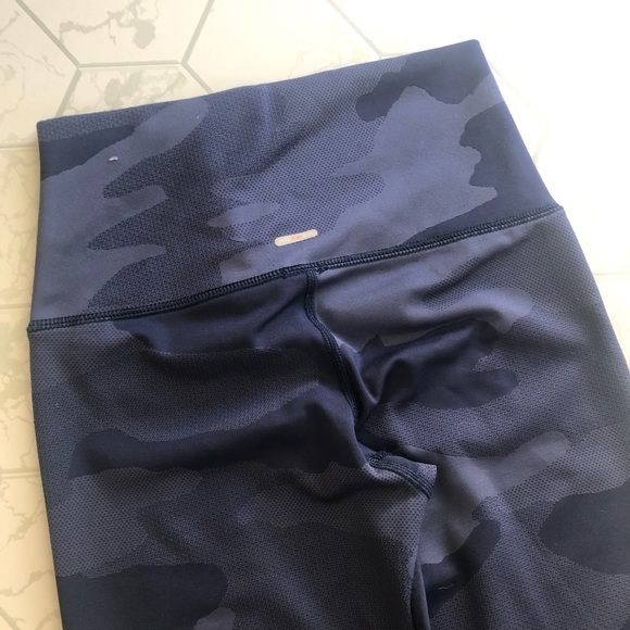 Aerie Blue Camo Leggings Hi-Rise Cropped Inseam Size Small Short Inseam - Picture 11 of 13